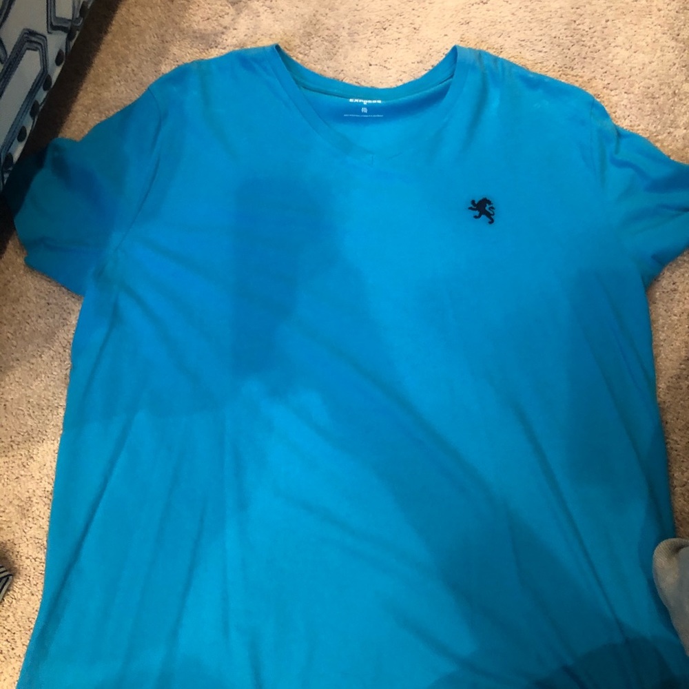 Like new men’s v neck shirt